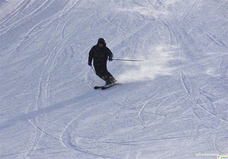 新疆阿勒泰:冰雪运动迎新年(图1) 新疆阿勒泰:冰雪运动迎新年(图1)