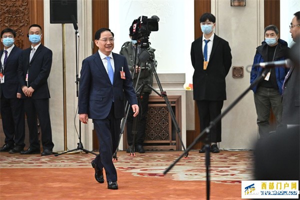 镜观·两会丨盛会开幕(图8) 镜观·两会丨盛会开幕(图8)