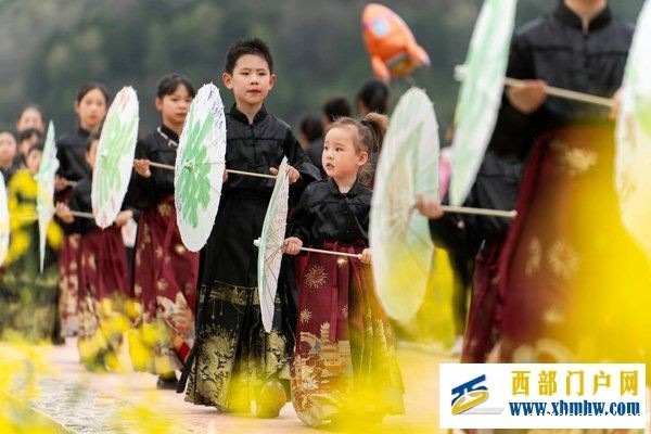 春花盛事,震撼巴山 | 2024最美油菜花海汉中旅游文化节镇巴分会场活动隆重举行(图11) 春花盛事,震撼巴山 | 2024最美油菜花海汉中旅游文化节镇巴分会场活动隆重举行(图11)