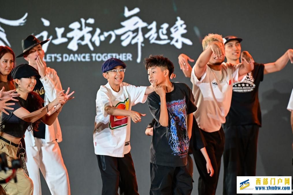 新疆“丝绸之路”街舞展演燃动油城(图2) 新疆“丝绸之路”街舞展演燃动油城(图2)