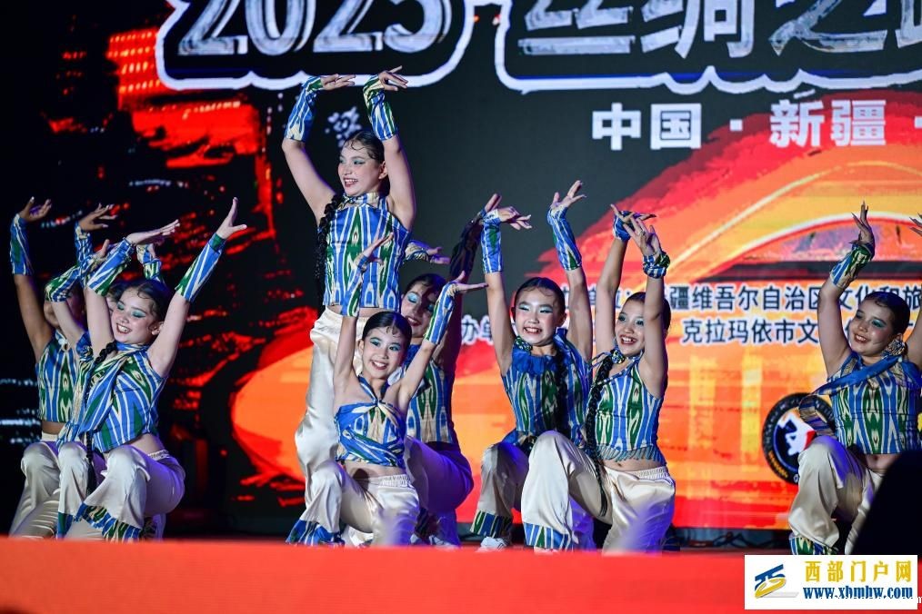 新疆“丝绸之路”街舞展演燃动油城(图7) 新疆“丝绸之路”街舞展演燃动油城(图7)